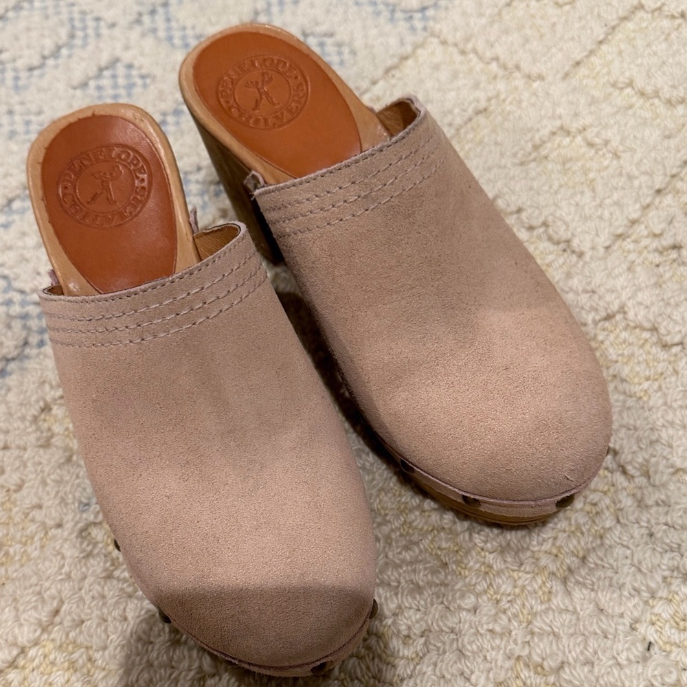 Penelope Chilvers baby pink patent leather clogs size 36 6.  Old money pretty - Picture 6 of 6